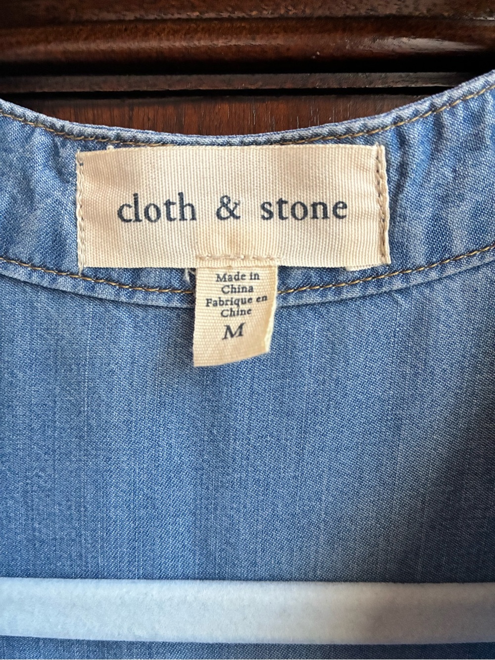 Cloth & Stone Sleeveless Tencel Chambray Button Front Blouse | Medium - Picture 3 of 6
